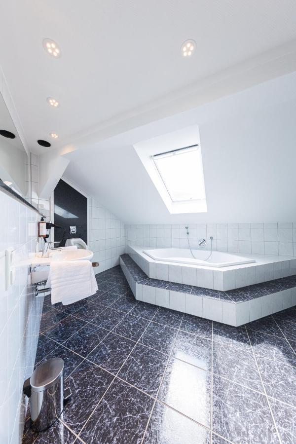 Pension Sonne Appartements มินเดิน ภายนอก รูปภาพ